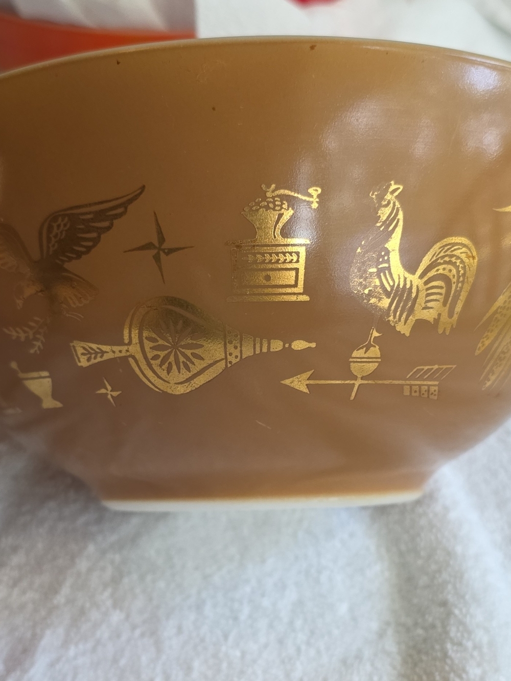Pyrex Early American Bowl with Gold Motif